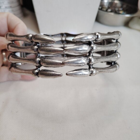 Silver Tone Skeleton Finger Choker Necklace Hinged Gothic Bone Collar Statement - Picture 7 of 9
